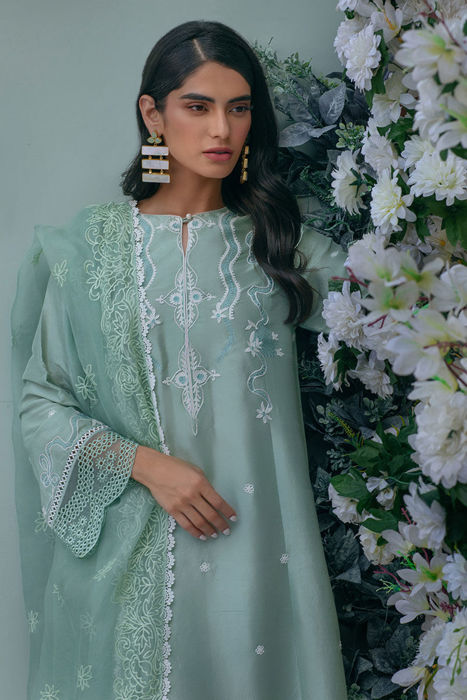 Ansab Jahangir – Women’s Clothing Designer. Luxe Pret